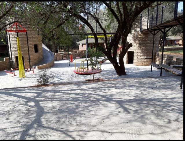 M² LODGE FOR SALE IN ZEERUST